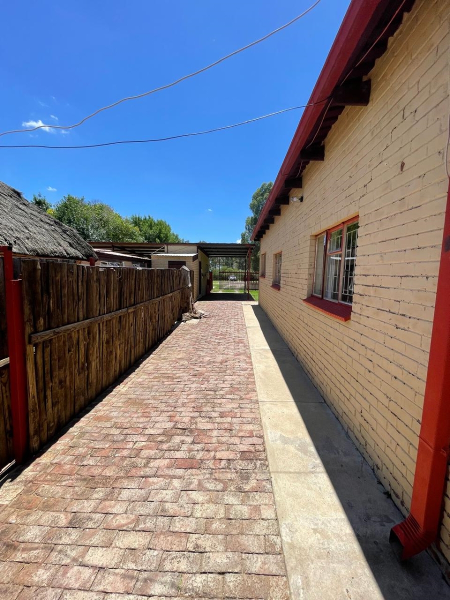 4 Bedroom Property for Sale in Bloemhof North West